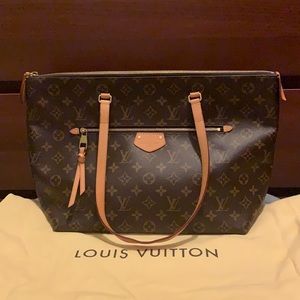 EUC Louis Vuitton Iena MM - Mint Condition